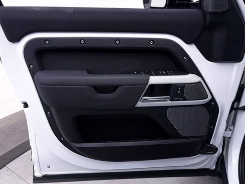 Used 2023 Land Rover Defender 110 X-Dynamic SE image 19