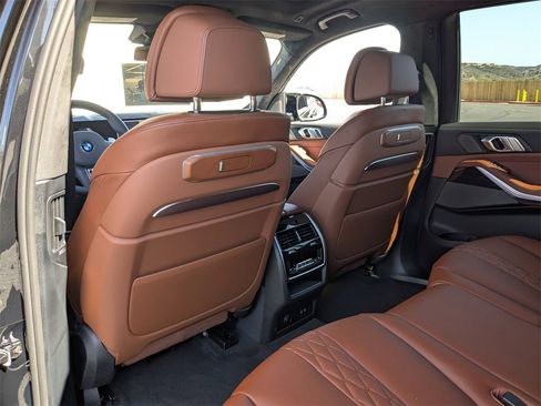 New 2026 BMW X7 M60i image 7