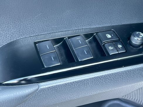 Used 2025 Toyota Camry SE FWD image 13