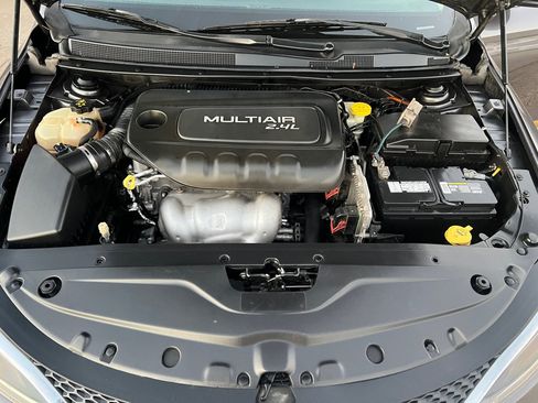 Used 2015 Chrysler 200 Limited FWD image 21
