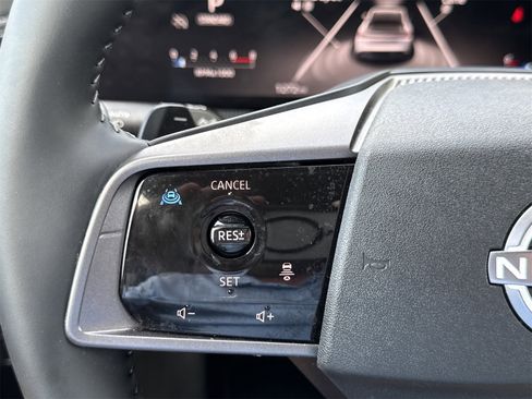 Used 2025 Nissan Murano SV image 19