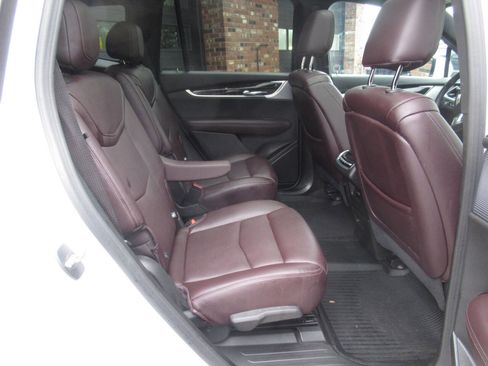 Used 2024 Cadillac XT6 Premium Luxury w/ Technology Package AWD/4WD image 9