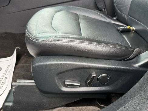Used 2018 Ford Explorer XLT w/ Equipment Group 202A FWD image 12