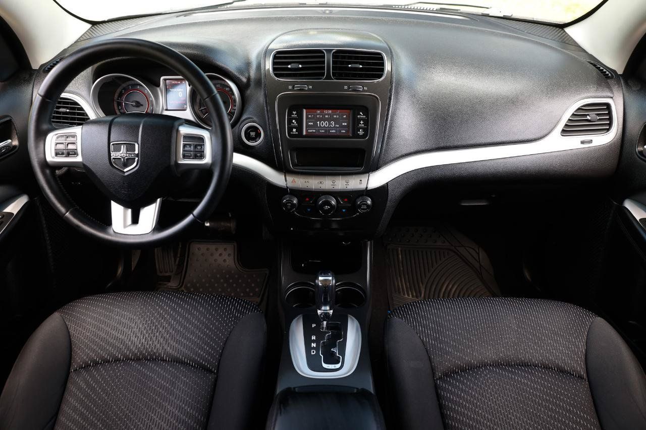 Used 2016 Dodge Journey SE w/ Flexible Seating Group FWD image 2