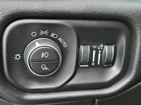 Used 2019 RAM 1500 Laramie image 25