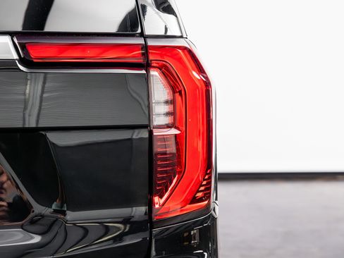 Used 2025 GMC Yukon Denali AWD/4WD image 19