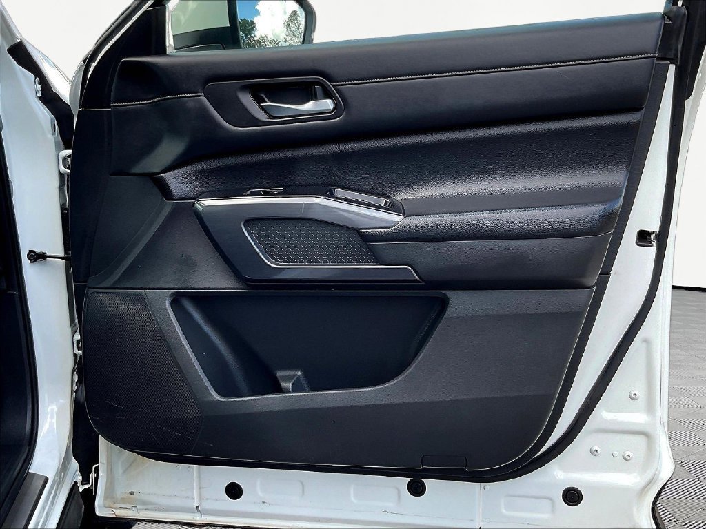 Used 2023 Nissan Pathfinder SL w/ Lighting Package (N92) FWD image 31