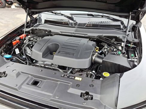 Certified 2025 Land Rover Defender 110 X-Dynamic SE image 31