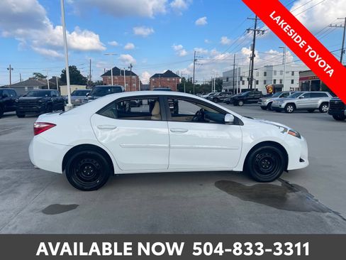 Used 2017 Toyota Corolla LE FWD image 6
