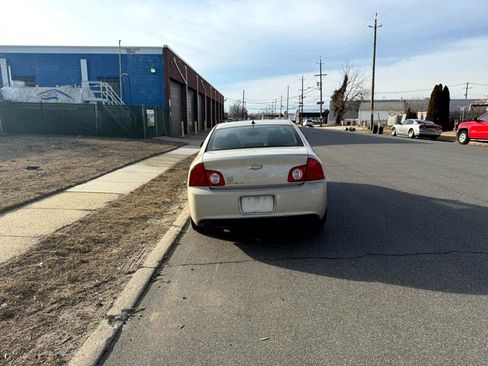 Used 2010 Chevrolet Malibu LT w/ Power Convenience Package image 8
