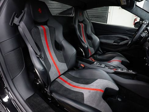 Used 2021 Ferrari F8 Tributo image 9