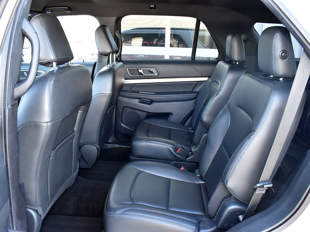 Used 2019 Ford Explorer XLT w/ Equipment Group 202A AWD/4WD image 6
