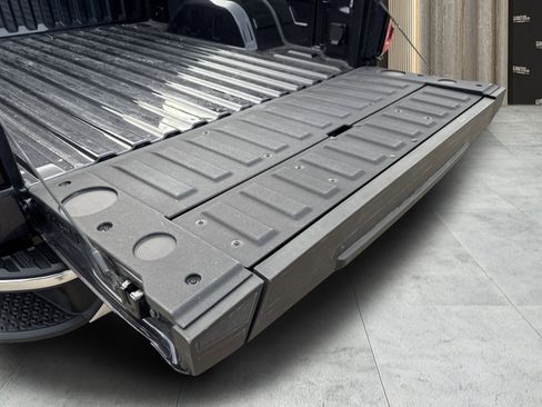 Used 2025 GMC Sierra 1500 SLT image 30