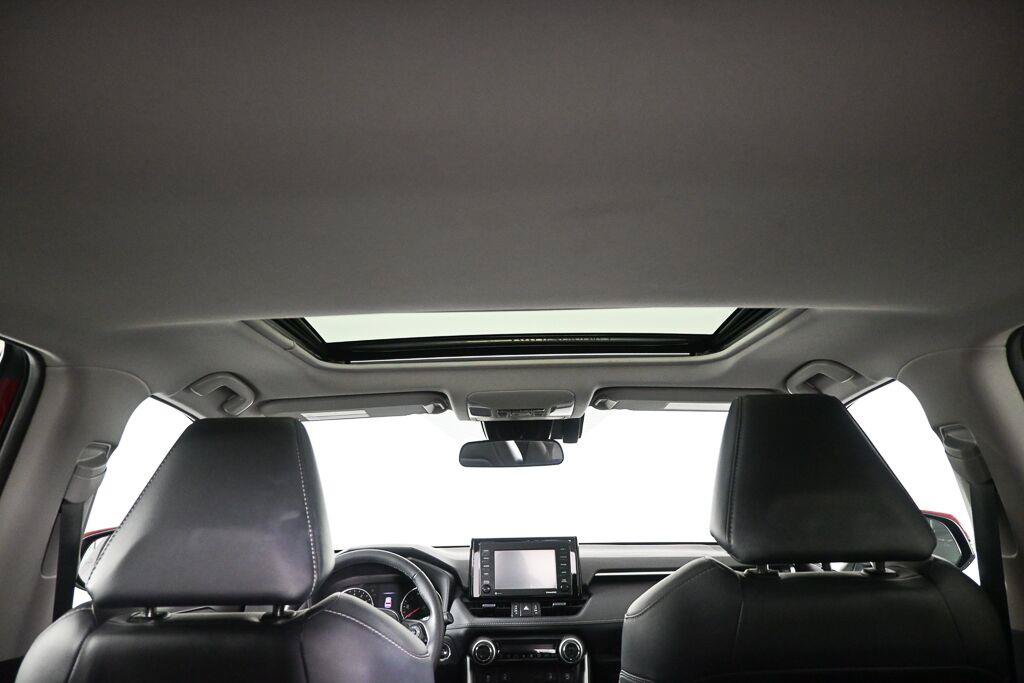 Used 2020 Toyota RAV4 XLE Premium FWD image 13