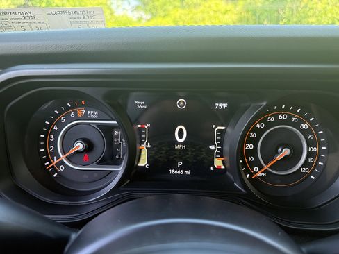 Used 2024 Jeep Gladiator Mojave AWD/4WD image 25