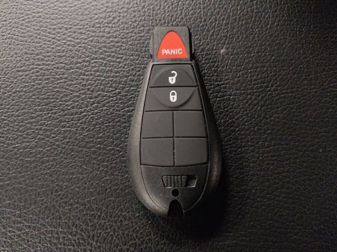 Used 2022 RAM 1500 Classic SLT image 32