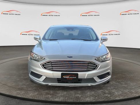 Used 2017 Ford Fusion SE FWD image 3