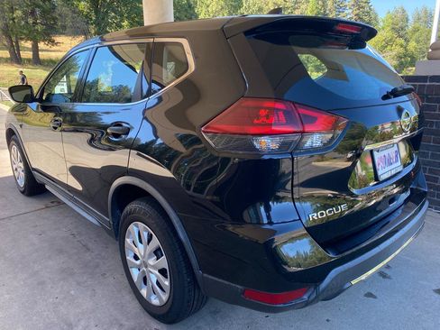 Used 2018 Nissan Rogue S FWD image 3