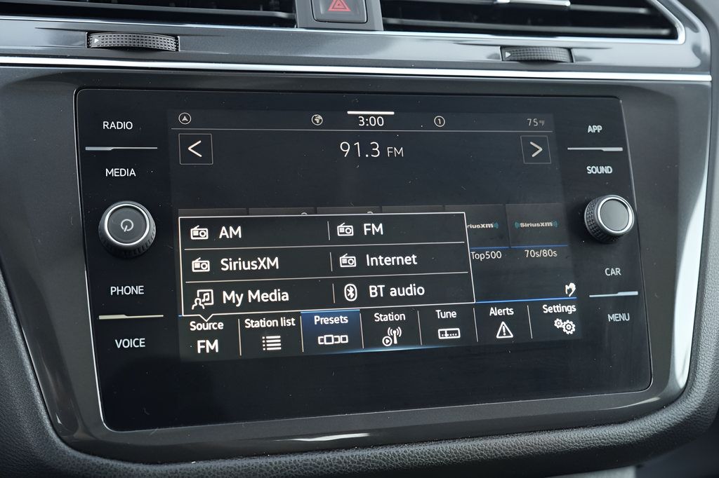 Used 2023 Volkswagen Tiguan SE w/ Panoramic Sunroof Package FWD image 37