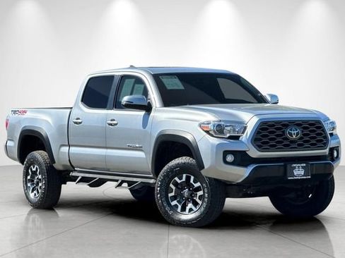 Used 2022 Toyota Tacoma TRD Off-Road w/ TRD Premium Off Road Package AWD/4WD image 2