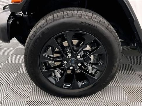 Used 2025 Jeep Wrangler Unlimited Sahara AWD/4WD image 10