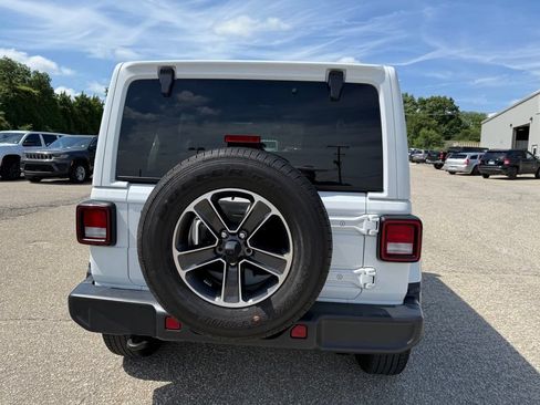 Used 2023 Jeep Wrangler Unlimited Sahara AWD/4WD image 38