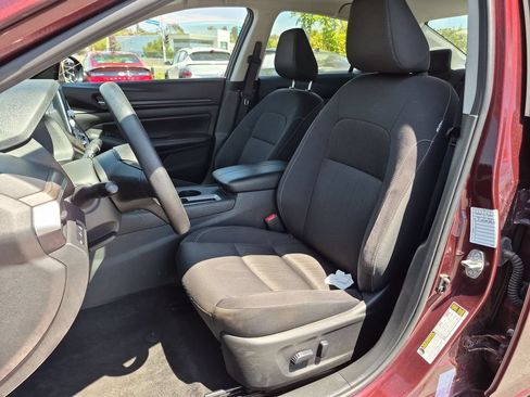 Used 2025 Nissan Altima 2.5 SV FWD image 25