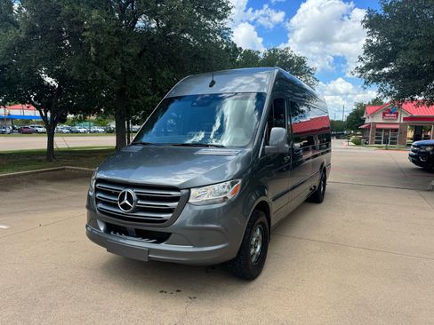 Used 2019 Mercedes-Benz Sprinter 2500 image 1