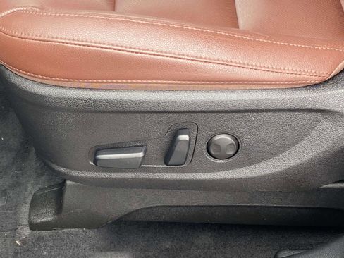 Used 2023 Kia Telluride EX w/ EX Captain's Chair Package image 16