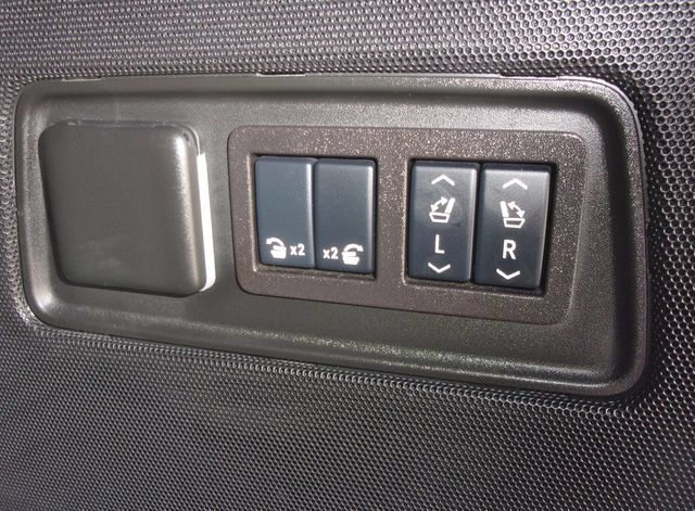 Used 2024 Cadillac Escalade Sport Platinum w/ LPO, ONYX Package AWD/4WD image 37