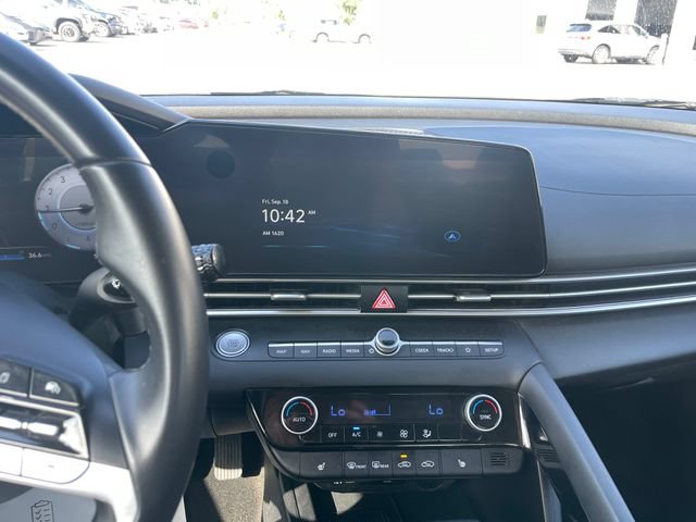 Used 2025 Hyundai Elantra SEL FWD image 12