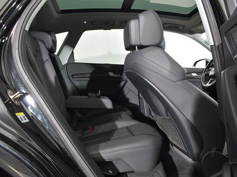 Used 2020 Audi Q5 e Prestige w/ Prestige Package image 24