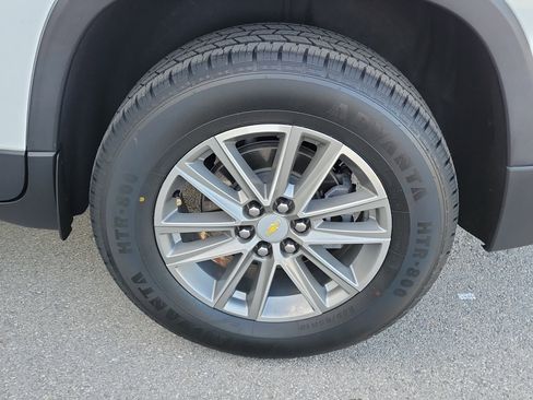 Used 2023 Chevrolet Traverse LT image 27