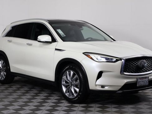 Used 2020 INFINITI QX50 Luxe w/ Navigation Package FWD image 3