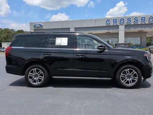 Certified 2025 Ford Expedition Active AWD/4WD image 3