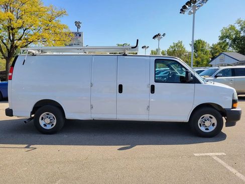 Used 2019 Chevrolet Express 3500 Extended w/ Driver Convenience Package image 3