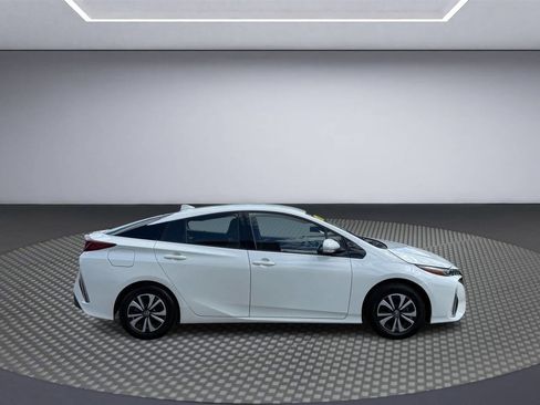 Used 2017 Toyota Prius Prime Plus w/ Carpet Mat Package FWD image 8