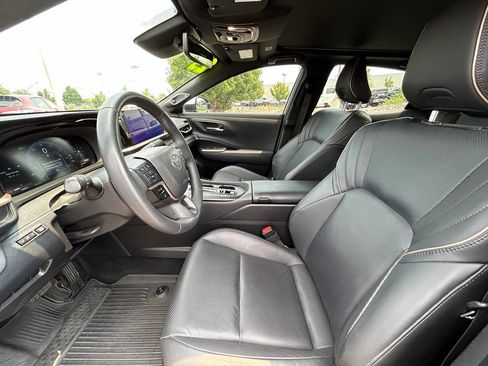 Used 2023 Toyota Crown AWD/4WD image 13