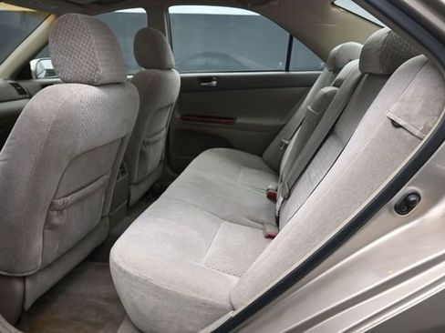 Used 2004 Toyota Camry XLE FWD image 16