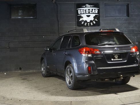 Used 2011 Subaru Outback 3.6R Limited w/ PWR Moonroof Pkg image 3