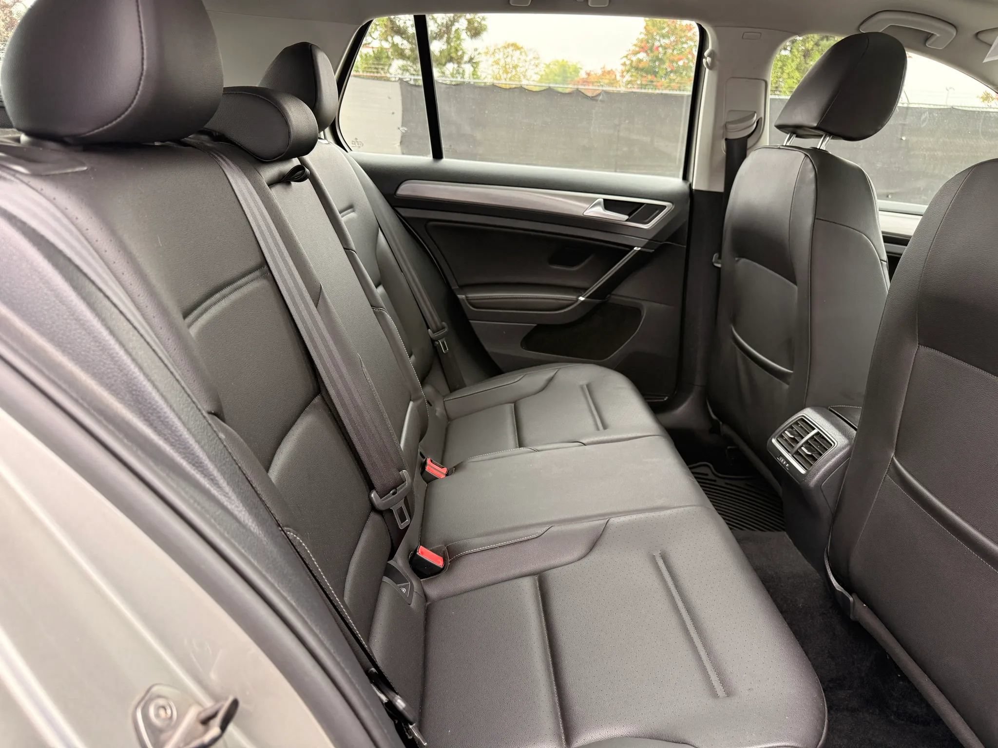 Used 2017 Volkswagen Golf Wolfsburg Edition FWD image 20