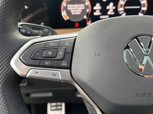 Used 2026 Volkswagen Tiguan SEL R-Line image 24