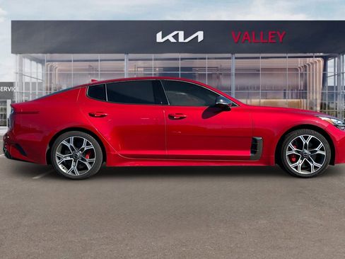 Used 2018 Kia Stinger GT2 image 3