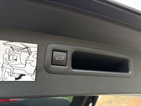 Used 2023 Toyota Highlander Limited image 19