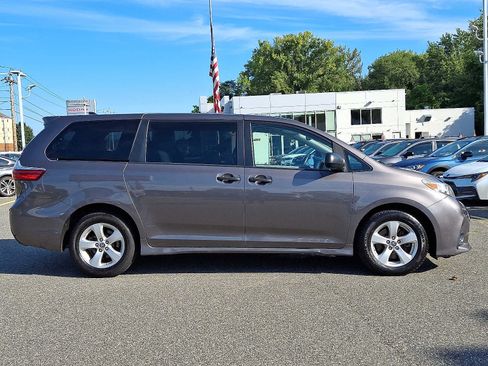 Used 2020 Toyota Sienna L image 7