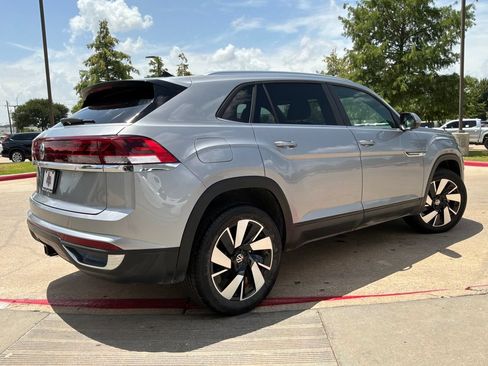 Used 2026 Volkswagen Atlas Cross Sport SE FWD image 6