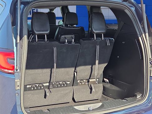 Used 2025 Chrysler Pacifica Limited FWD image 8