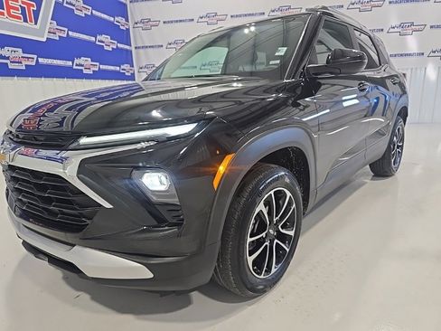 Used 2025 Chevrolet TrailBlazer LT image 3