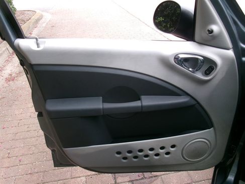 Used 2009 Chrysler PT Cruiser FWD image 10