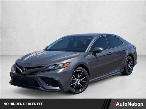 Used 2022 Toyota Camry SE FWD image 1